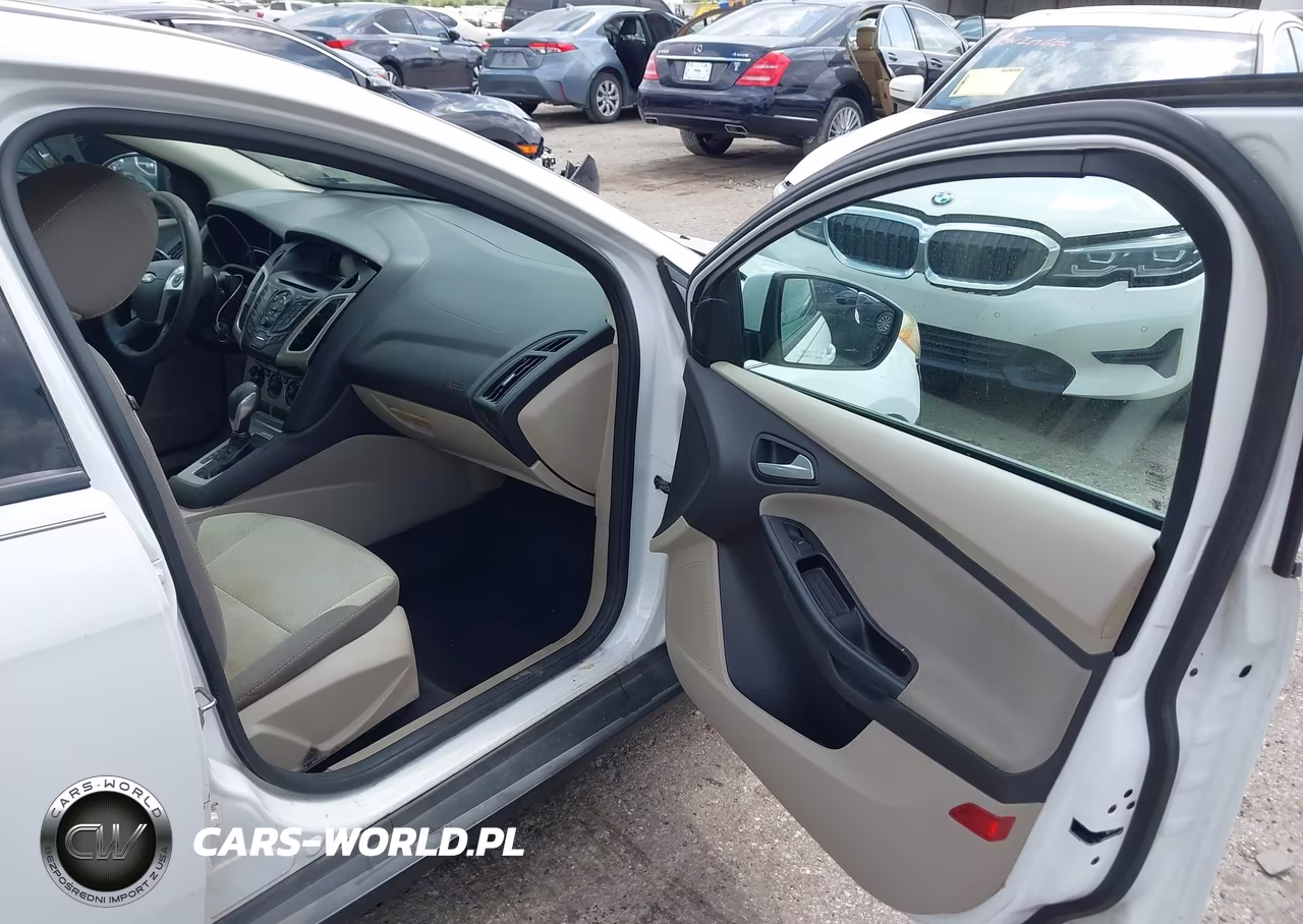 2014 Ford Focus Se VIN:1FADP3F26EL163111 - 5