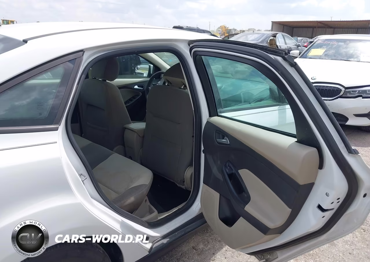 2014 Ford Focus Se VIN:1FADP3F26EL163111 - 8