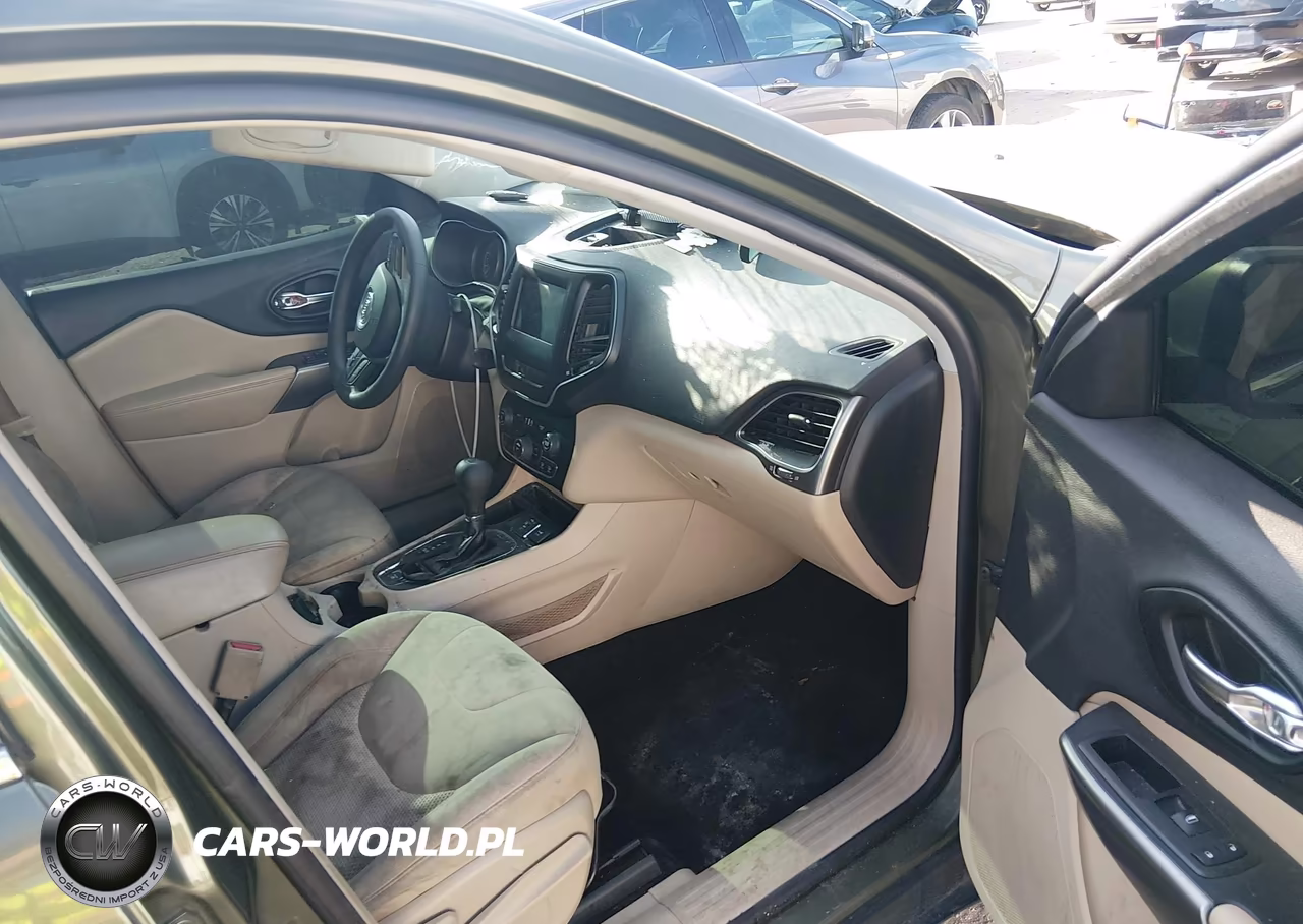 2019 Jeep Cherokee Latitude Fwd VIN:1C4PJLCB2KD242133 - 5