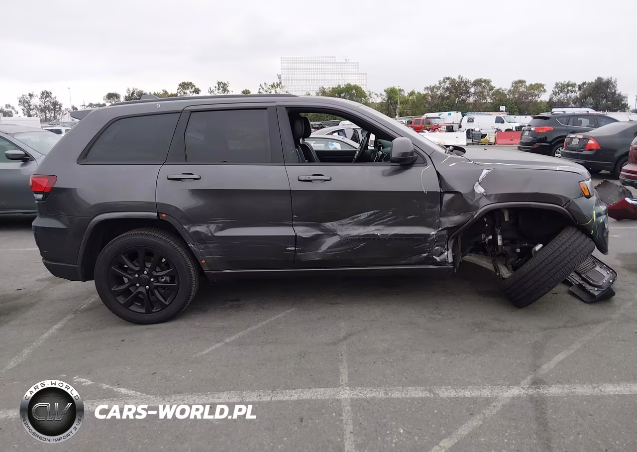 2020 Jeep Grand Cherokee Altitude 4X2 VIN:1C4RJEAG1LC316801 - 13