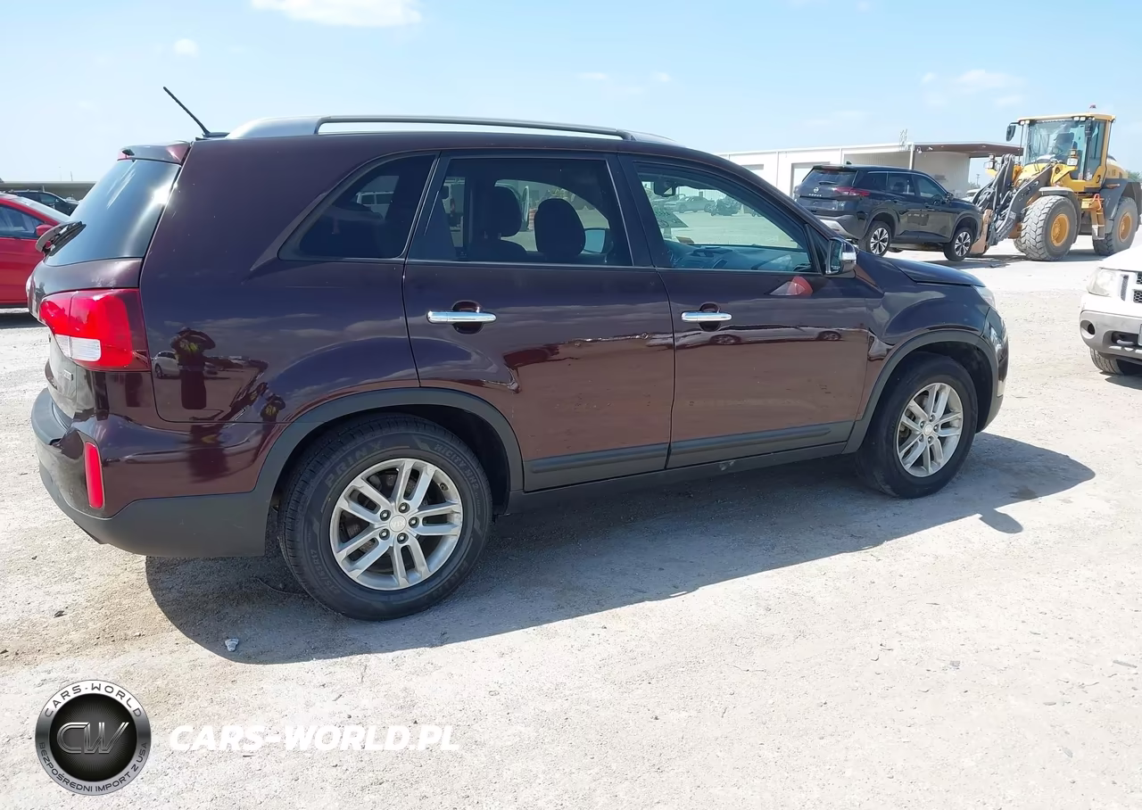 2014 Kia Sorento Lx VIN:5XYKT4A68EG460972 - 4