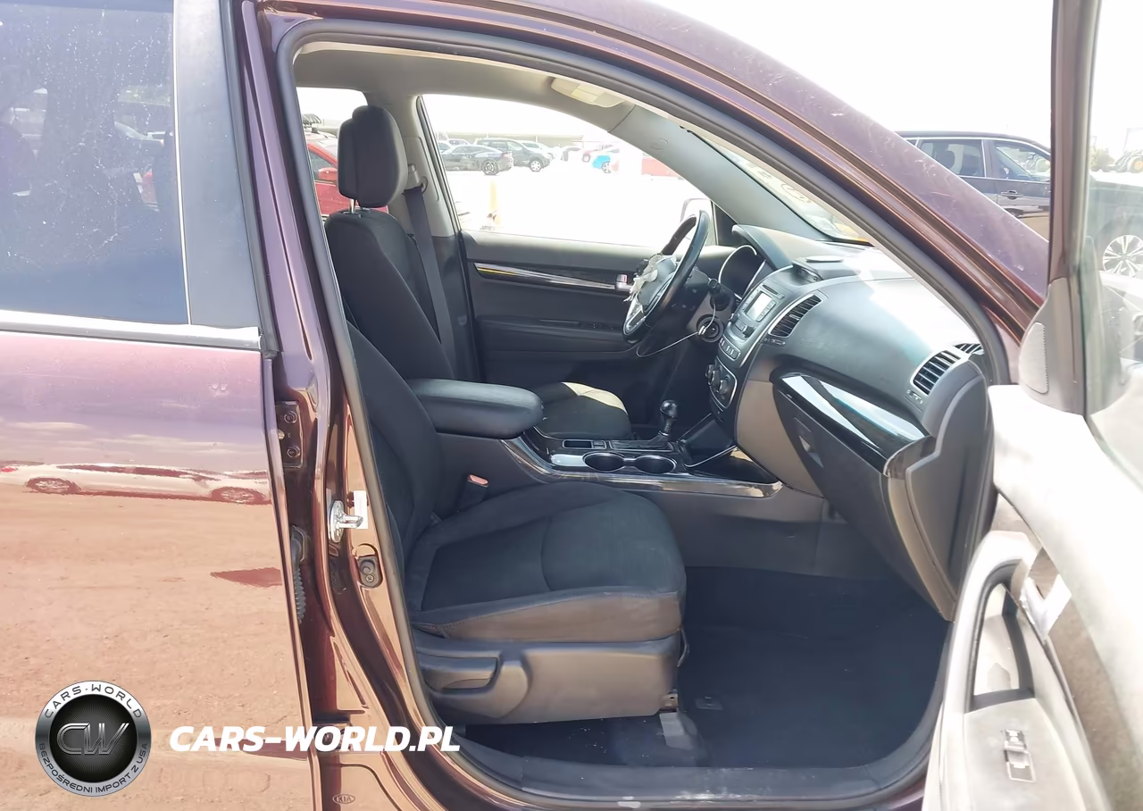 2014 Kia Sorento Lx VIN:5XYKT4A68EG460972 - 5