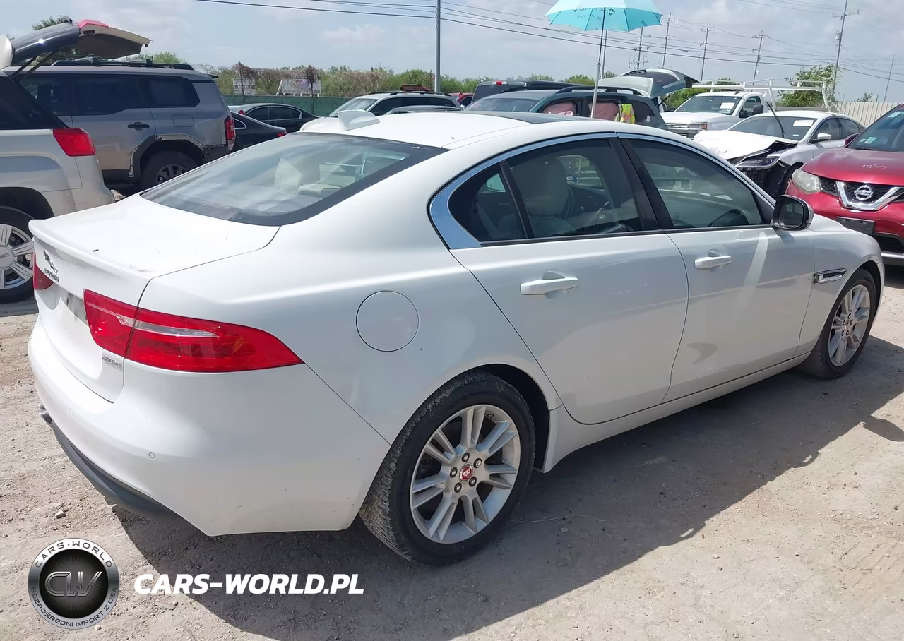 2017 Jaguar Xe 20D Premium VIN:SAJAD4BN5HCP14873 - 4