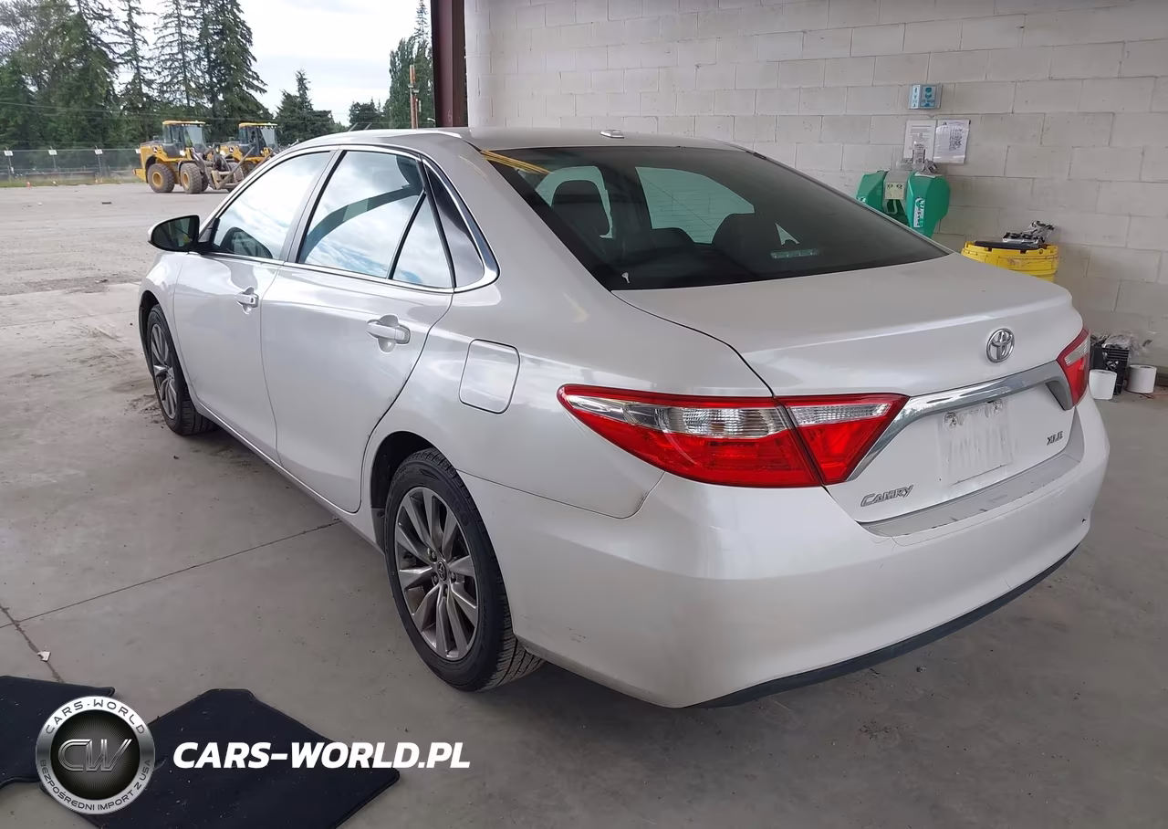 2016 Toyota Camry Xle VIN:4T1BF1FK8GU131102 - 3