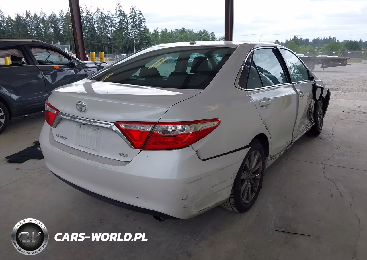 2016 Toyota Camry Xle VIN:4T1BF1FK8GU131102 - 4