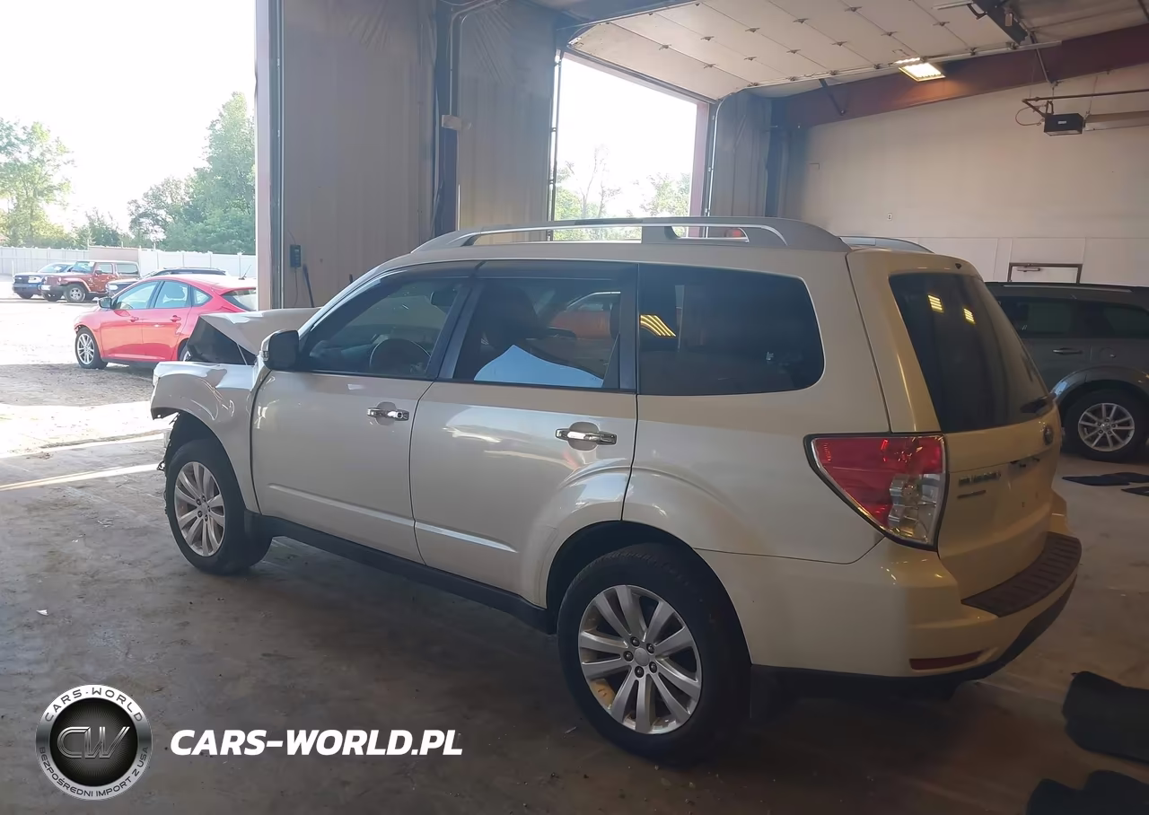 2012 Subaru Forester 2.5X Touring VIN:JF2SHAGC3CH443533 - 3