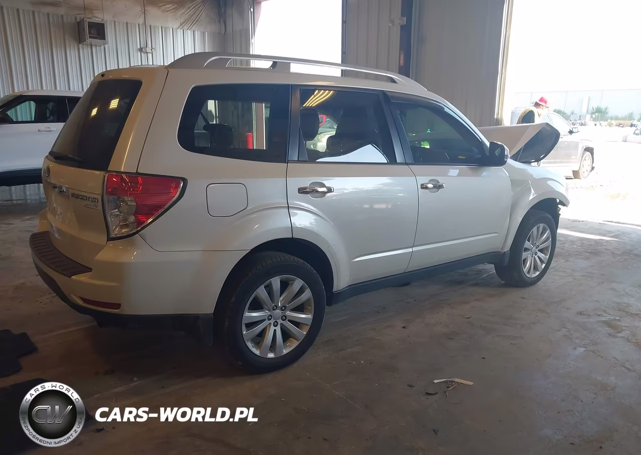 2012 Subaru Forester 2.5X Touring VIN:JF2SHAGC3CH443533 - 4