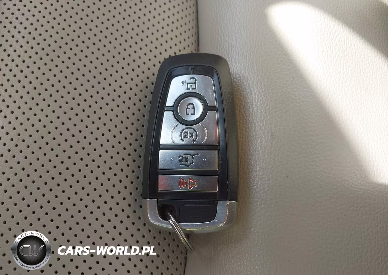 2020 Ford Escape Titanium VIN:1FMCU9J9XLUA15505 - 11