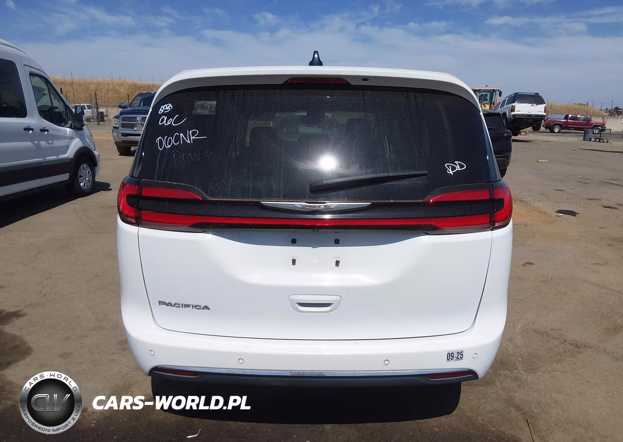 2023 Chrysler Pacifica Touring L VIN:2C4RC1BGXPR571879 - 16