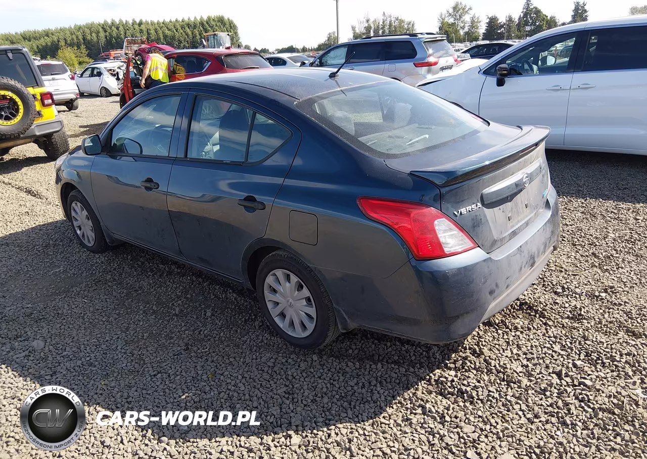 2015 Nissan Versa 1.6 S+ VIN:3N1CN7AP1FL829113 - 3
