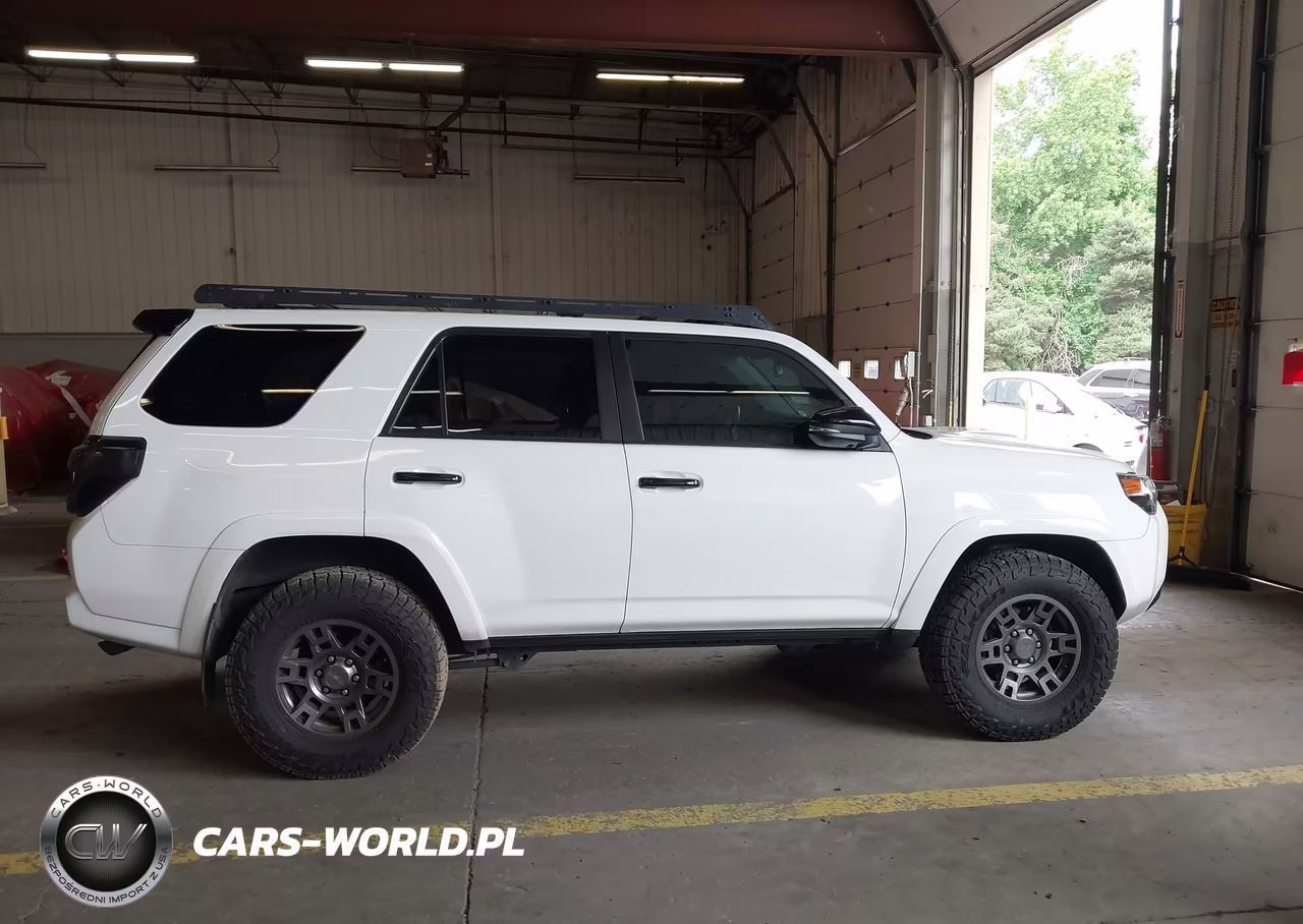 2020 Toyota 4Runner Venture Edition VIN:JTEBU5JR0L5831122 - 13