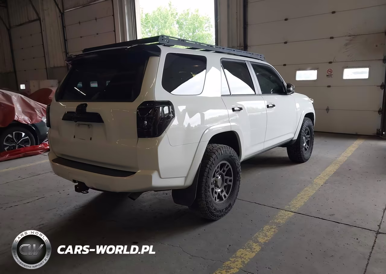 2020 Toyota 4Runner Venture Edition VIN:JTEBU5JR0L5831122 - 4
