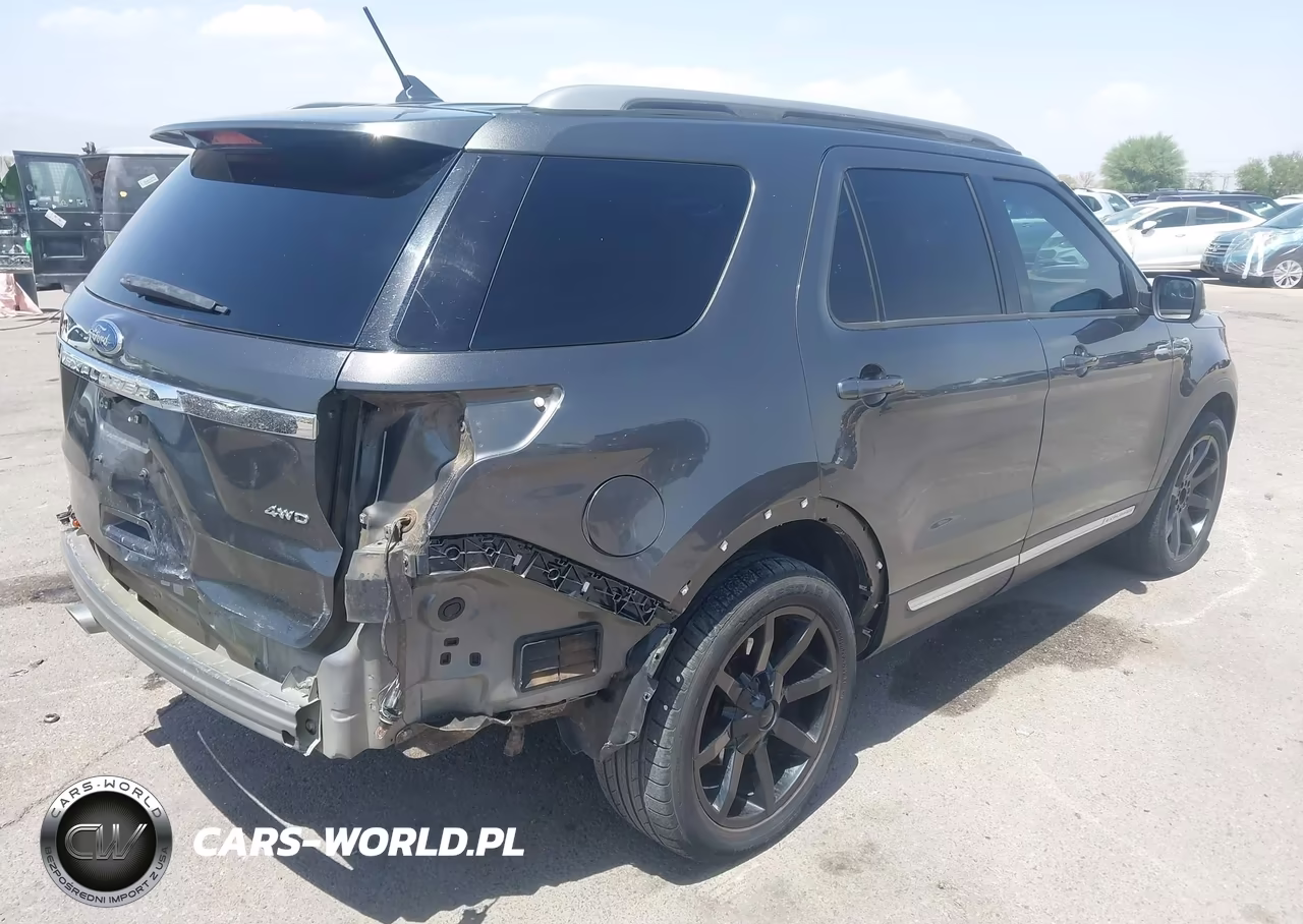 2018 Ford Explorer Xlt VIN:1FM5K8D85JGA97232 - 4