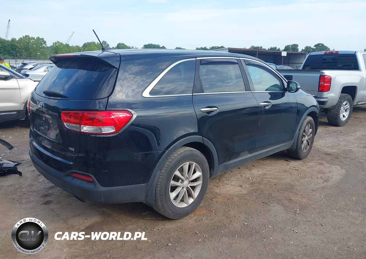2017 Kia Sorento 2.4L L VIN:5XYPG4A32HG312384 - 4