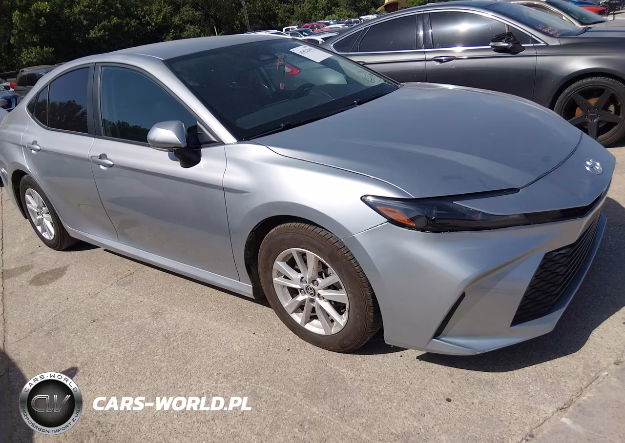 2025 Toyota Camry Le – zdjęcie 1 z 16