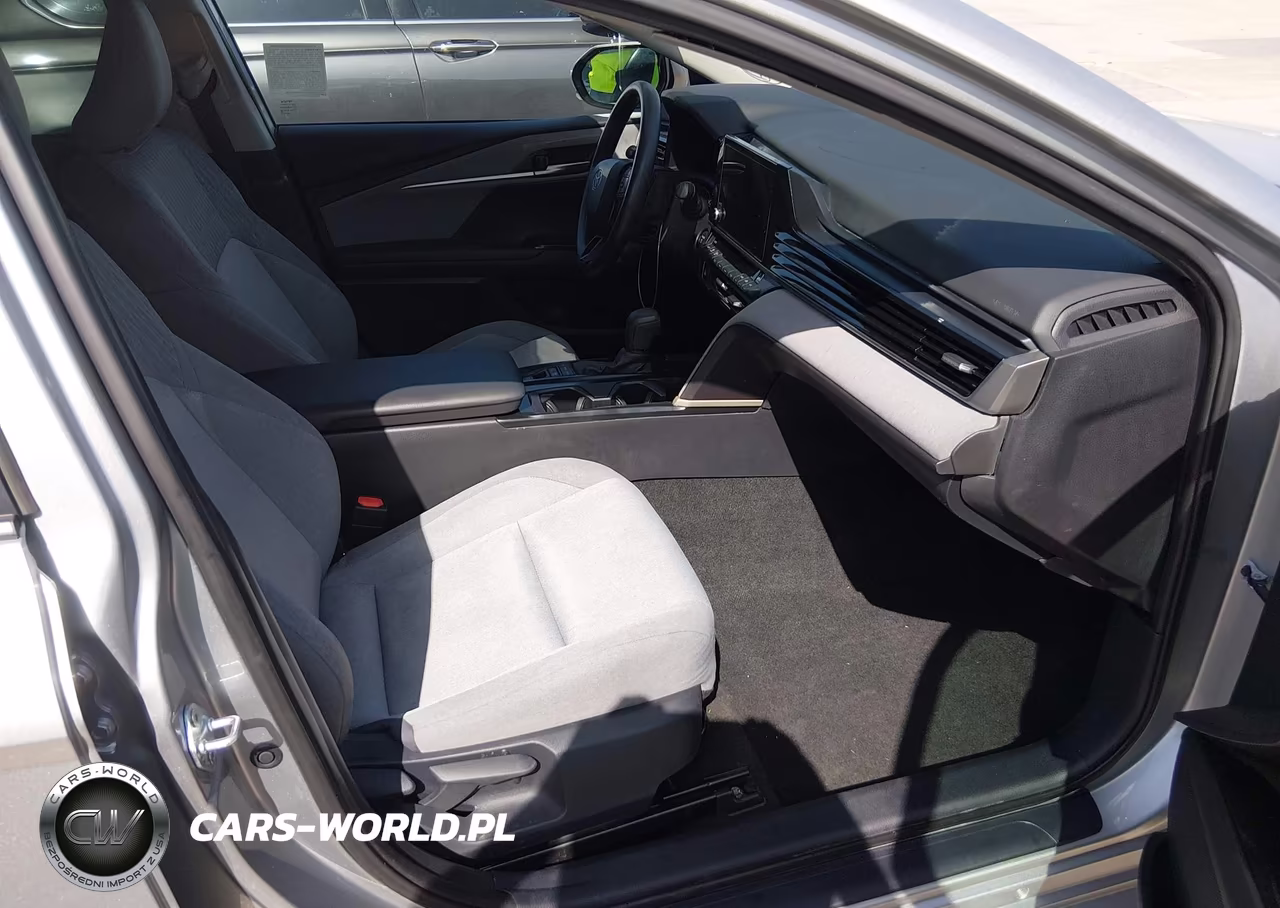 2025 Toyota Camry Le VIN:4T1DAACK9SU165909 - 5