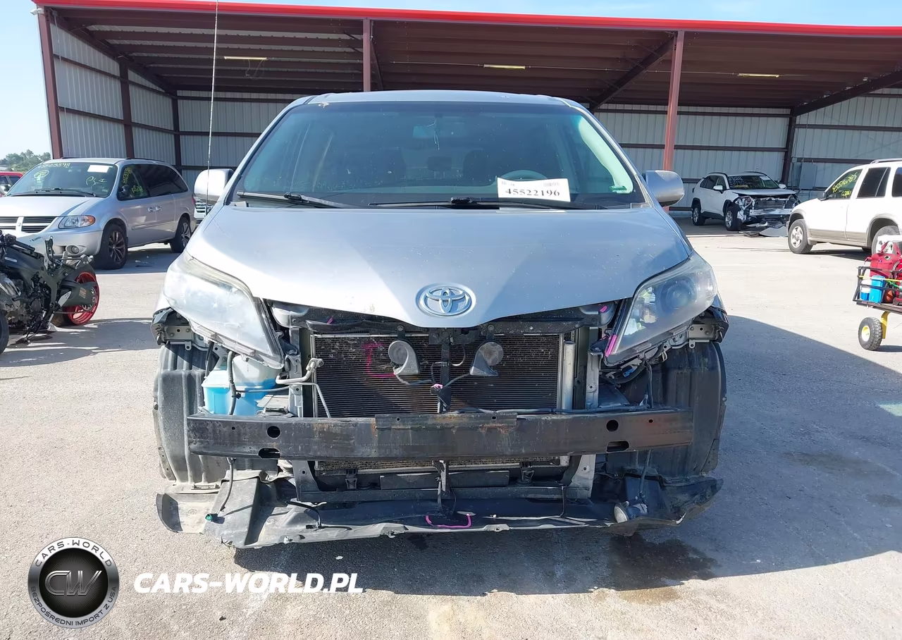 2013 Toyota Sienna Se 8 Passenger VIN:5TDXK3DC2DS318266 - 13