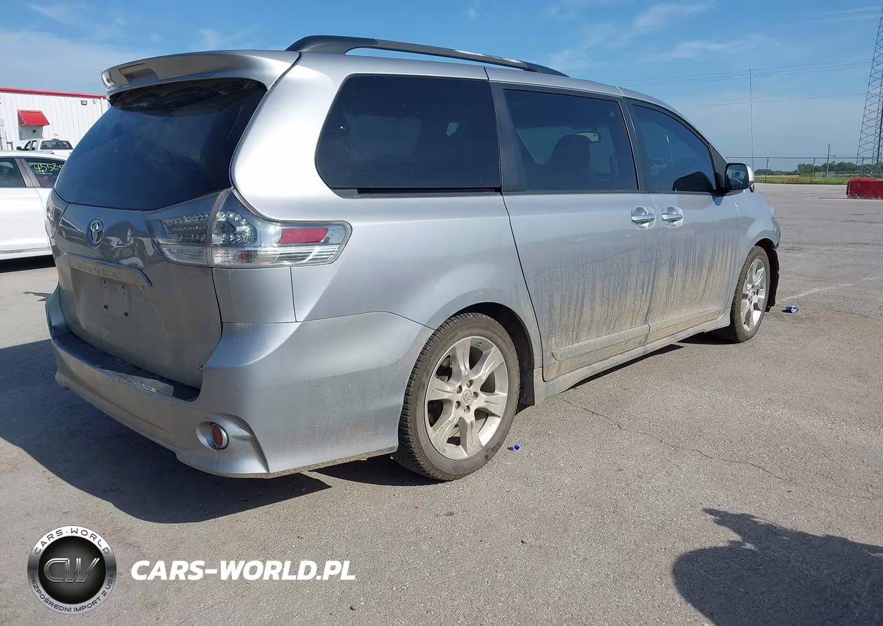 2013 Toyota Sienna Se 8 Passenger VIN:5TDXK3DC2DS318266 - 4