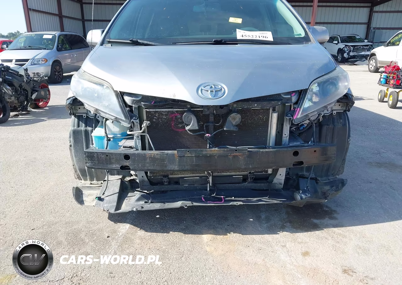 2013 Toyota Sienna Se 8 Passenger VIN:5TDXK3DC2DS318266 - 6