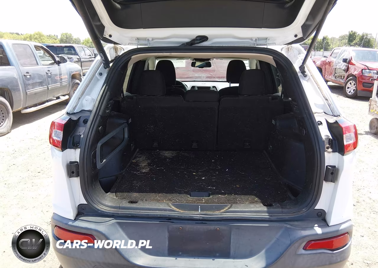 2015 Jeep Cherokee Latitude VIN:1C4PJLCS0FW730491 - 13