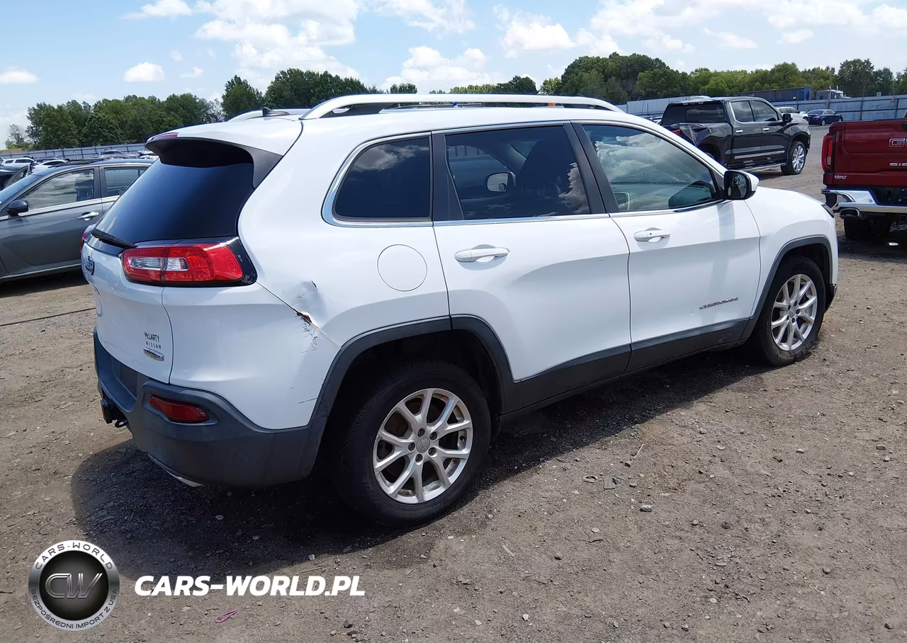 2015 Jeep Cherokee Latitude VIN:1C4PJLCS0FW730491 - 4