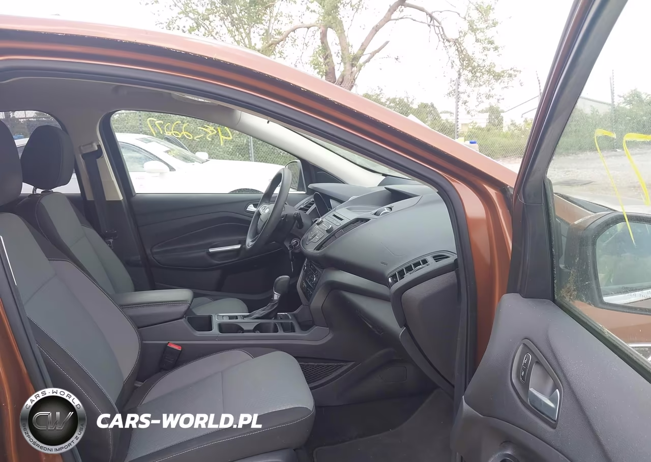 2017 Ford Escape Se VIN:1FMCU9GD3HUA92638 - 5