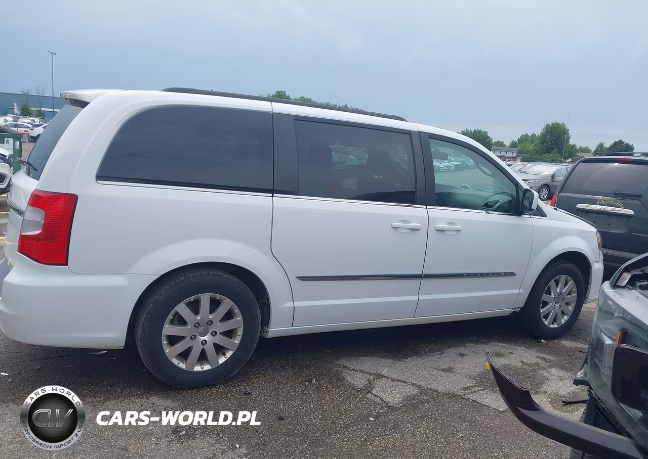 2016 Chrysler Town & Country Touring VIN:2C4RC1BG5GR229336 - 13
