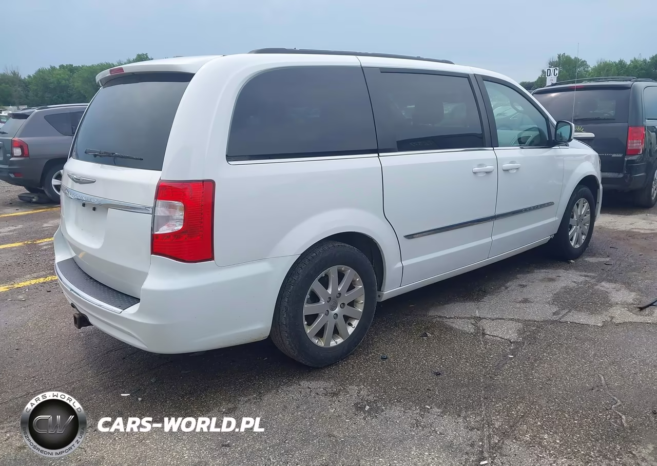 2016 Chrysler Town & Country Touring VIN:2C4RC1BG5GR229336 - 4