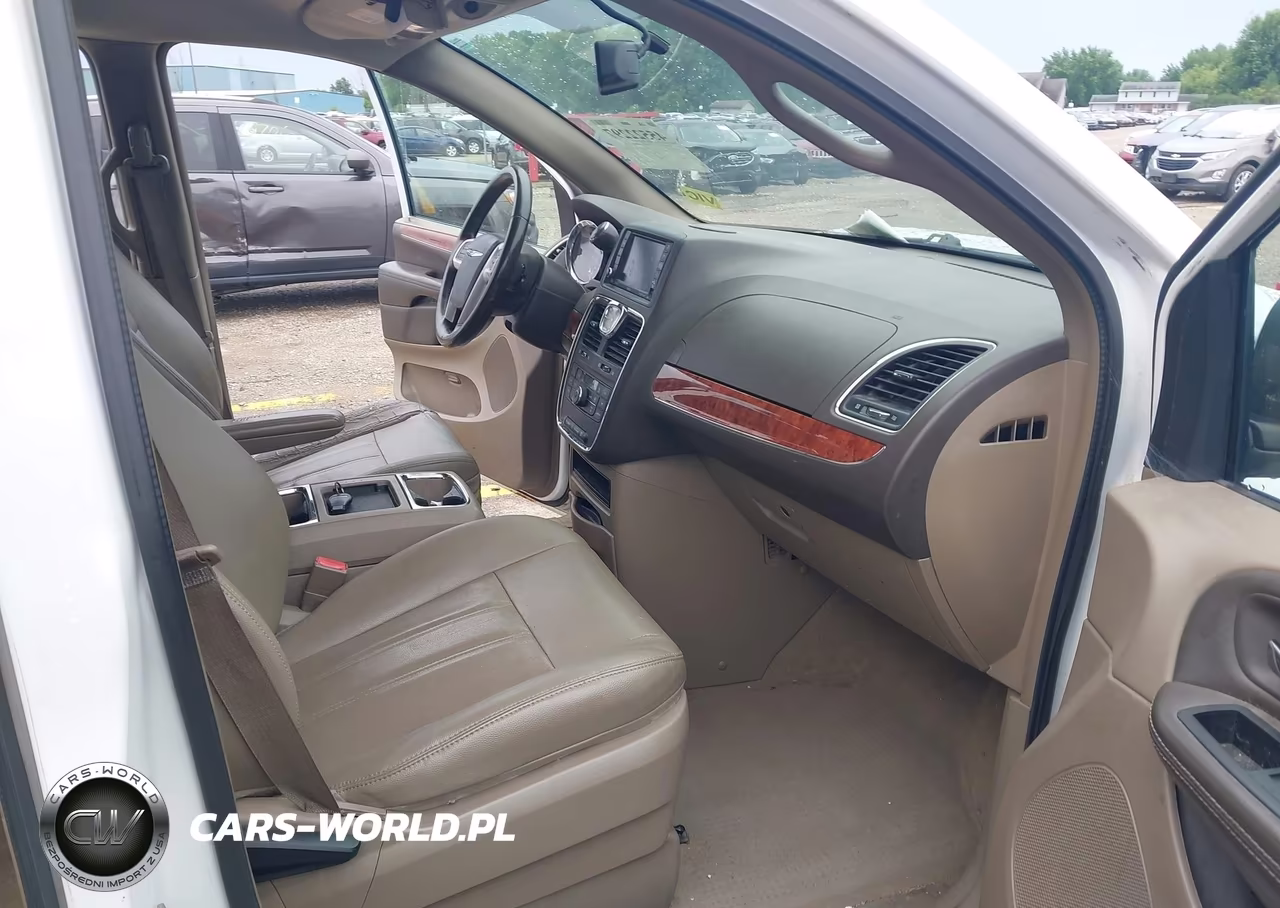 2016 Chrysler Town & Country Touring VIN:2C4RC1BG5GR229336 - 5