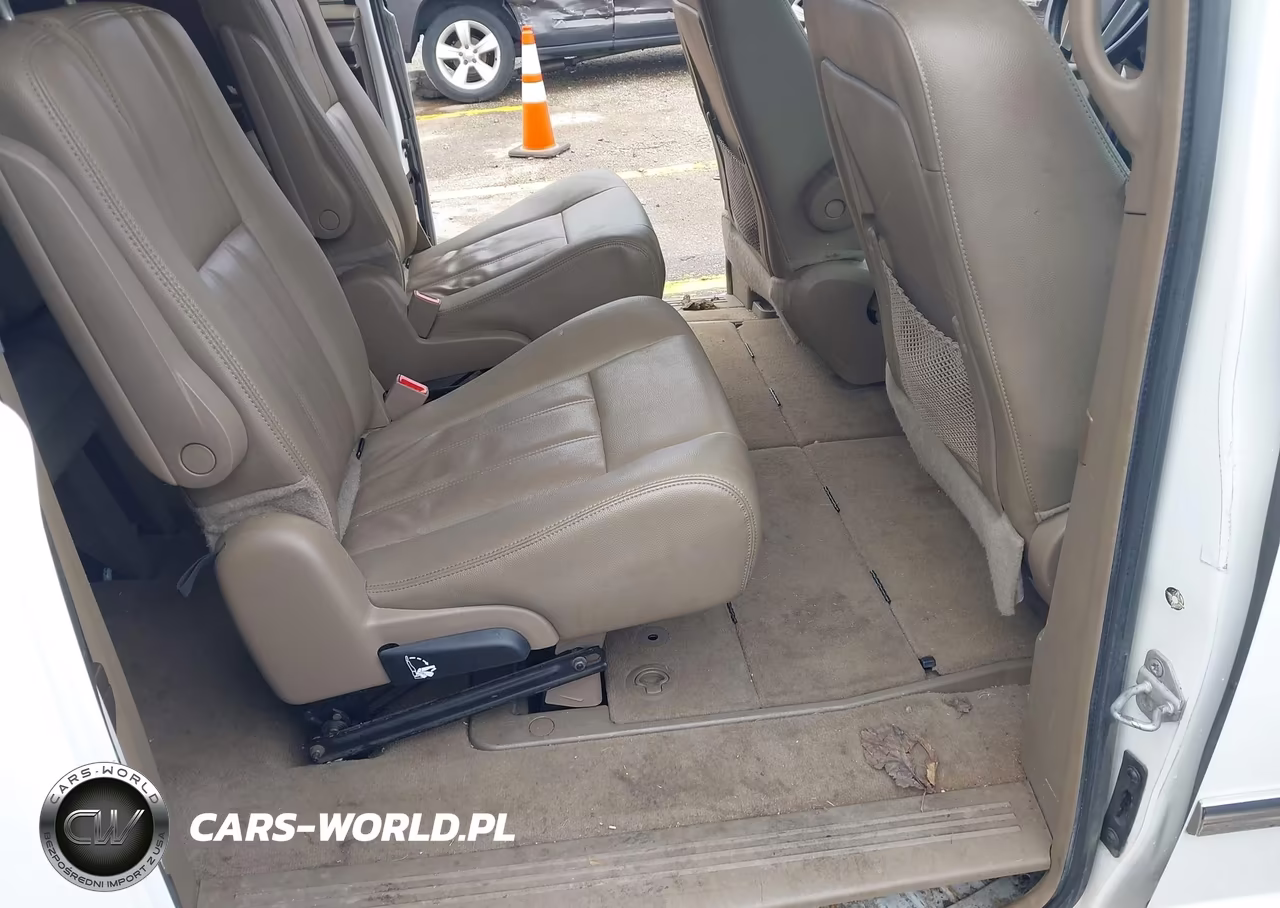2016 Chrysler Town & Country Touring VIN:2C4RC1BG5GR229336 - 8