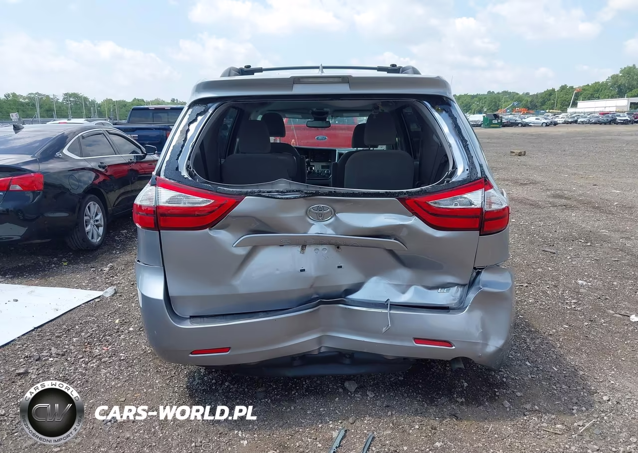 2018 Toyota Sienna Le 8 Passenger VIN:5TDKZ3DCXJS927512 - 16