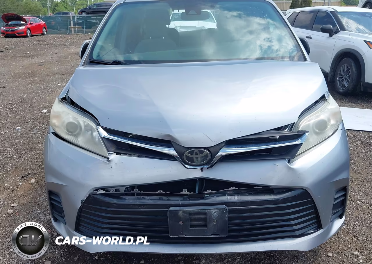 2018 Toyota Sienna Le 8 Passenger VIN:5TDKZ3DCXJS927512 - 17