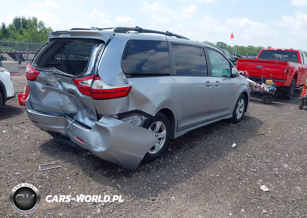 2018 Toyota Sienna Le 8 Passenger VIN:5TDKZ3DCXJS927512 - 4