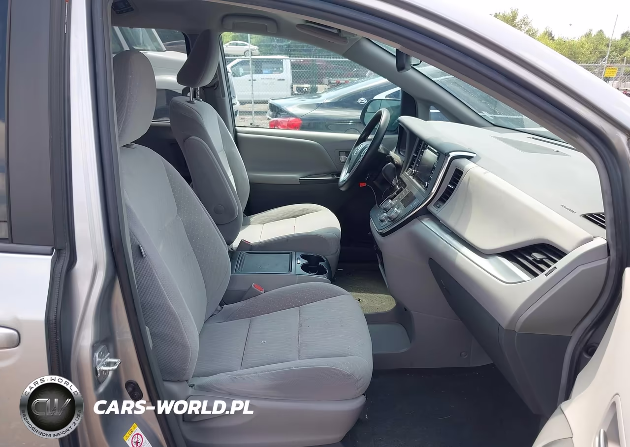 2018 Toyota Sienna Le 8 Passenger VIN:5TDKZ3DCXJS927512 - 5