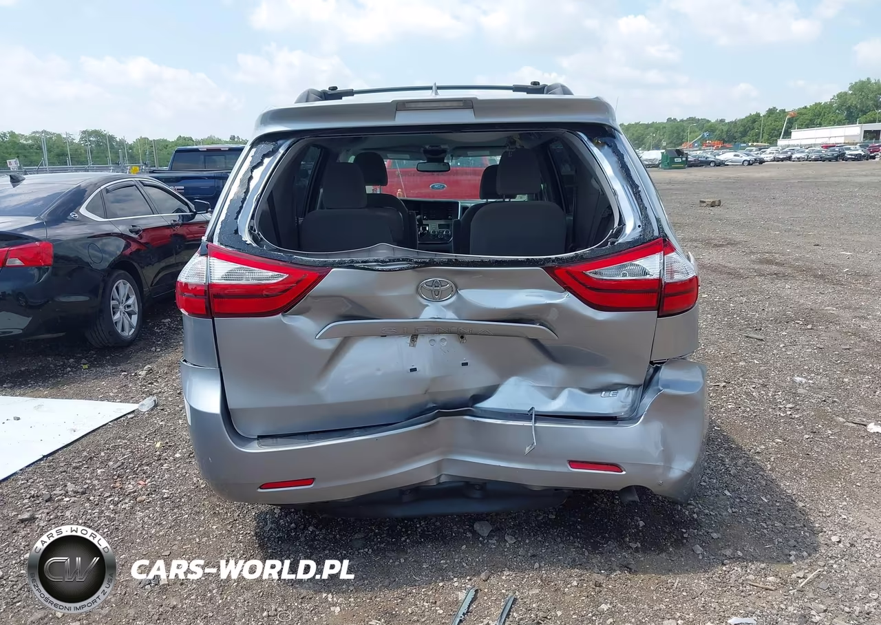 2018 Toyota Sienna Le 8 Passenger VIN:5TDKZ3DCXJS927512 - 6