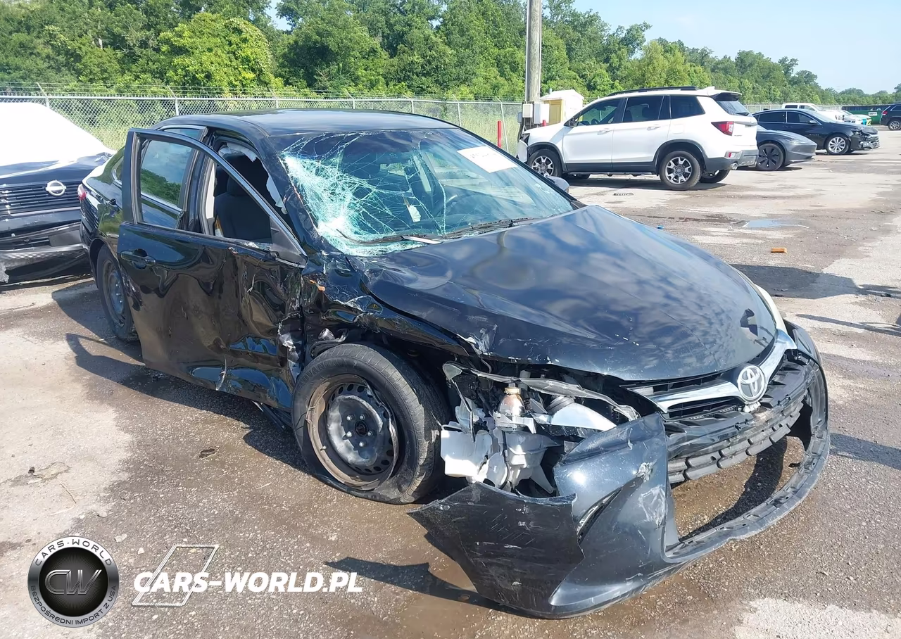 2015 Toyota Camry Le – zdjęcie 1 z 16