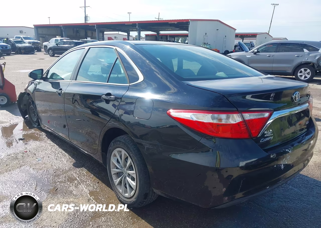 2015 Toyota Camry Le VIN:4T1BF1FK4FU029147 - 3