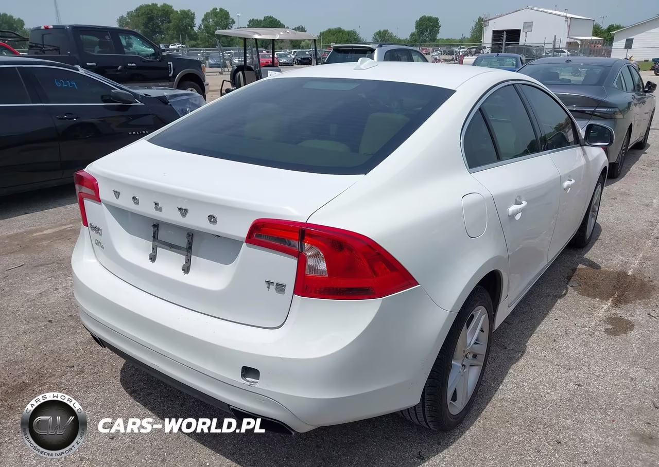 2015 Volvo S60 T5 Premier Plus VIN:YV140MFC1F1311623 - 4