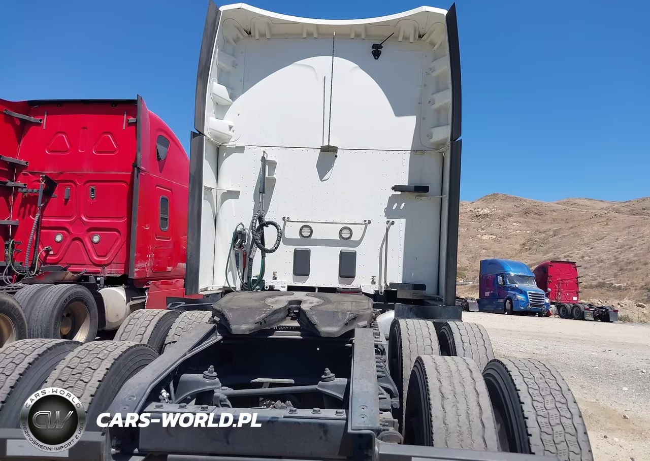 2023 Peterbilt 579 VIN:1XPBD49X7PD891121 - 18