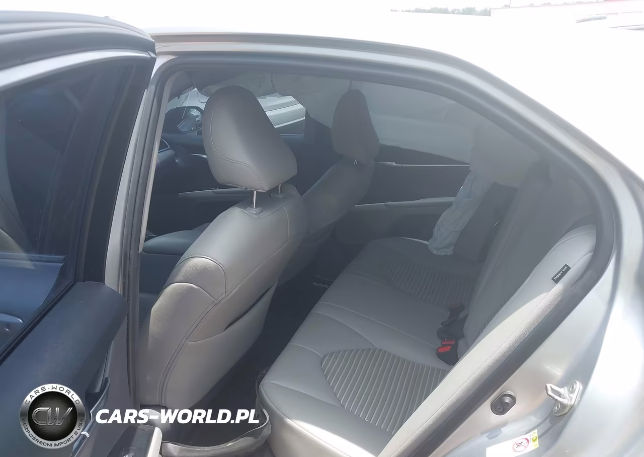 2018 Toyota Camry Se VIN:4T1B11HKXJU133646 - 8