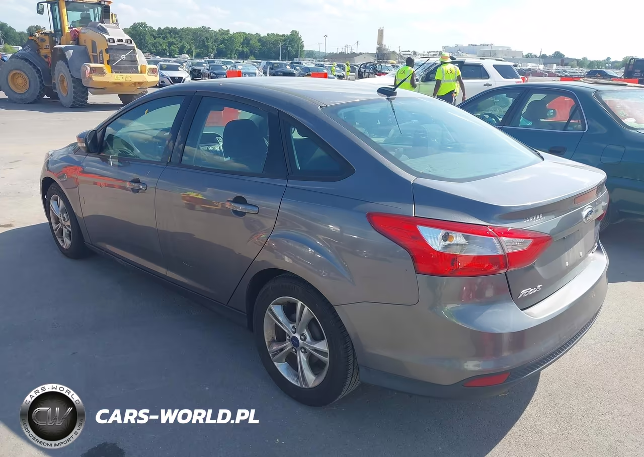 2014 Ford Focus Se VIN:1FADP3F26EL371327 - 3