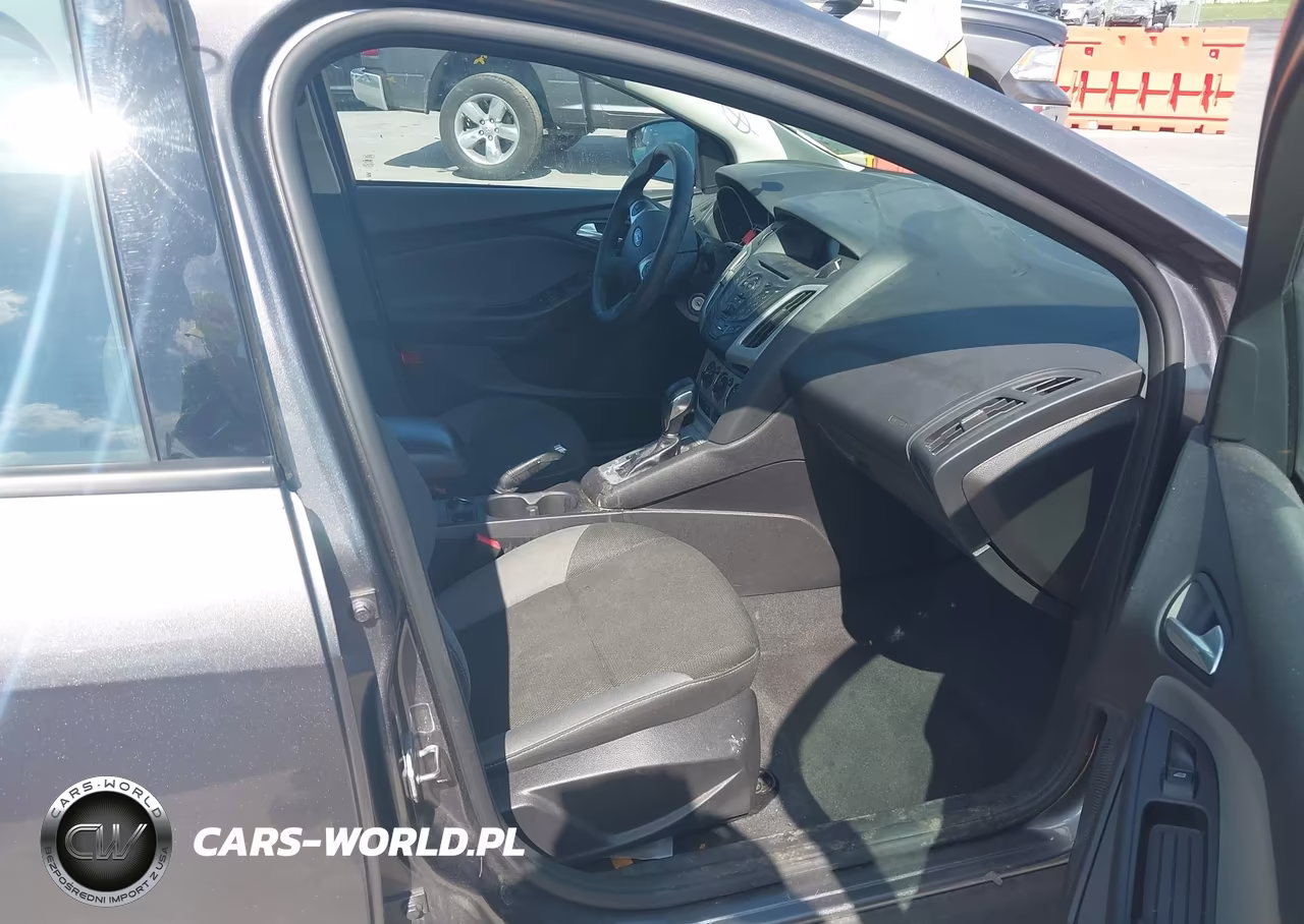 2014 Ford Focus Se VIN:1FADP3F26EL371327 - 5