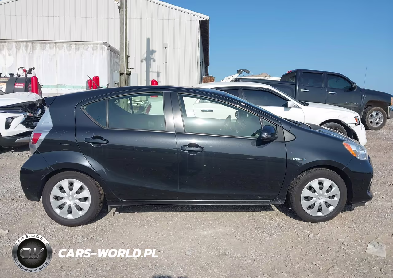 2013 Toyota Prius C Two VIN:JTDKDTB38D1046021 - 13