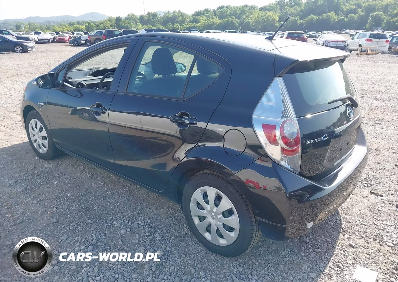 2013 Toyota Prius C Two VIN:JTDKDTB38D1046021 - 3