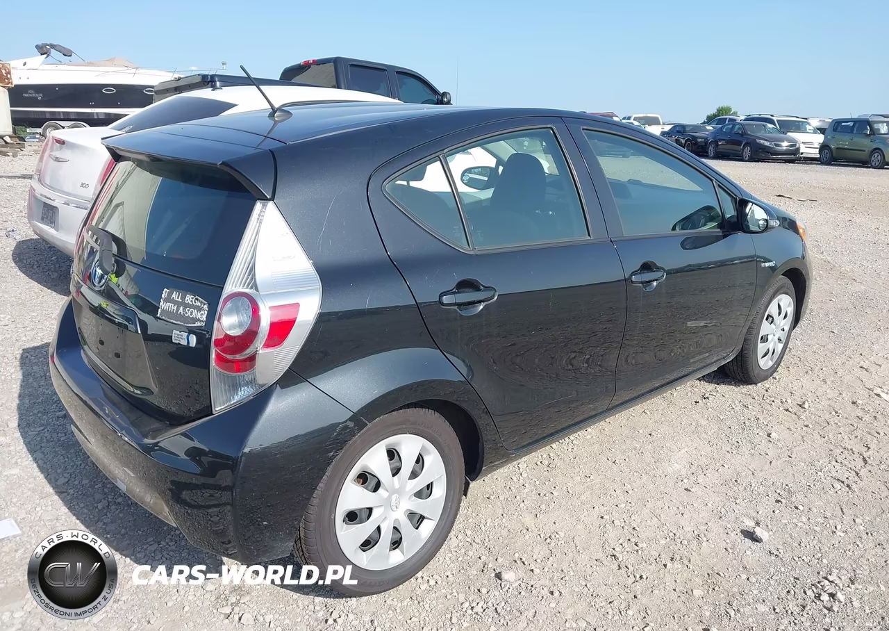 2013 Toyota Prius C Two VIN:JTDKDTB38D1046021 - 4