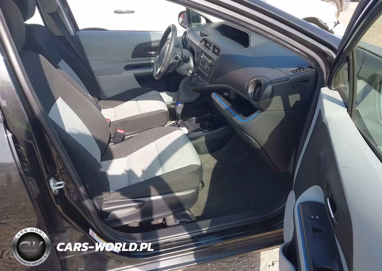 2013 Toyota Prius C Two VIN:JTDKDTB38D1046021 - 5