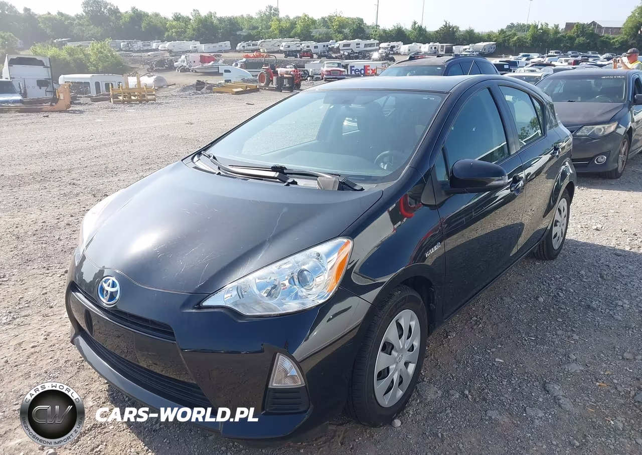 2013 Toyota Prius C Two VIN:JTDKDTB38D1046021 - 6