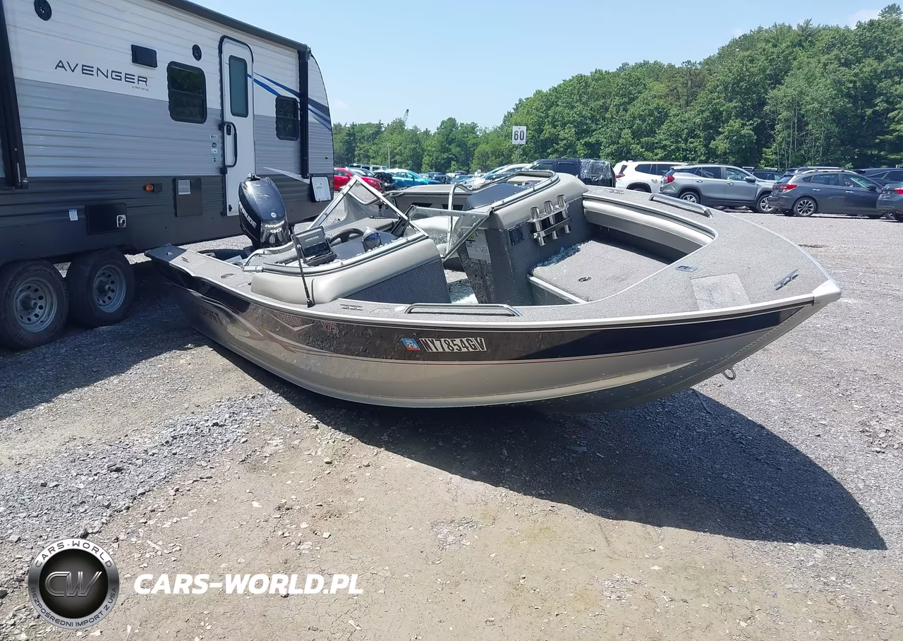 2005 Alumacraft Boat