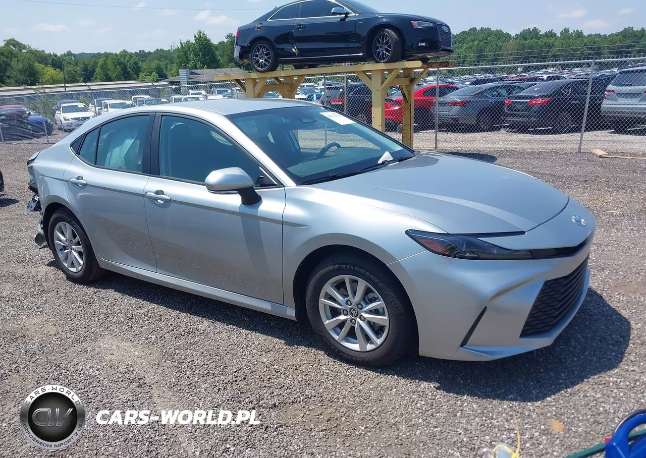 2025 Toyota Camry Le – zdjęcie 1 z 16