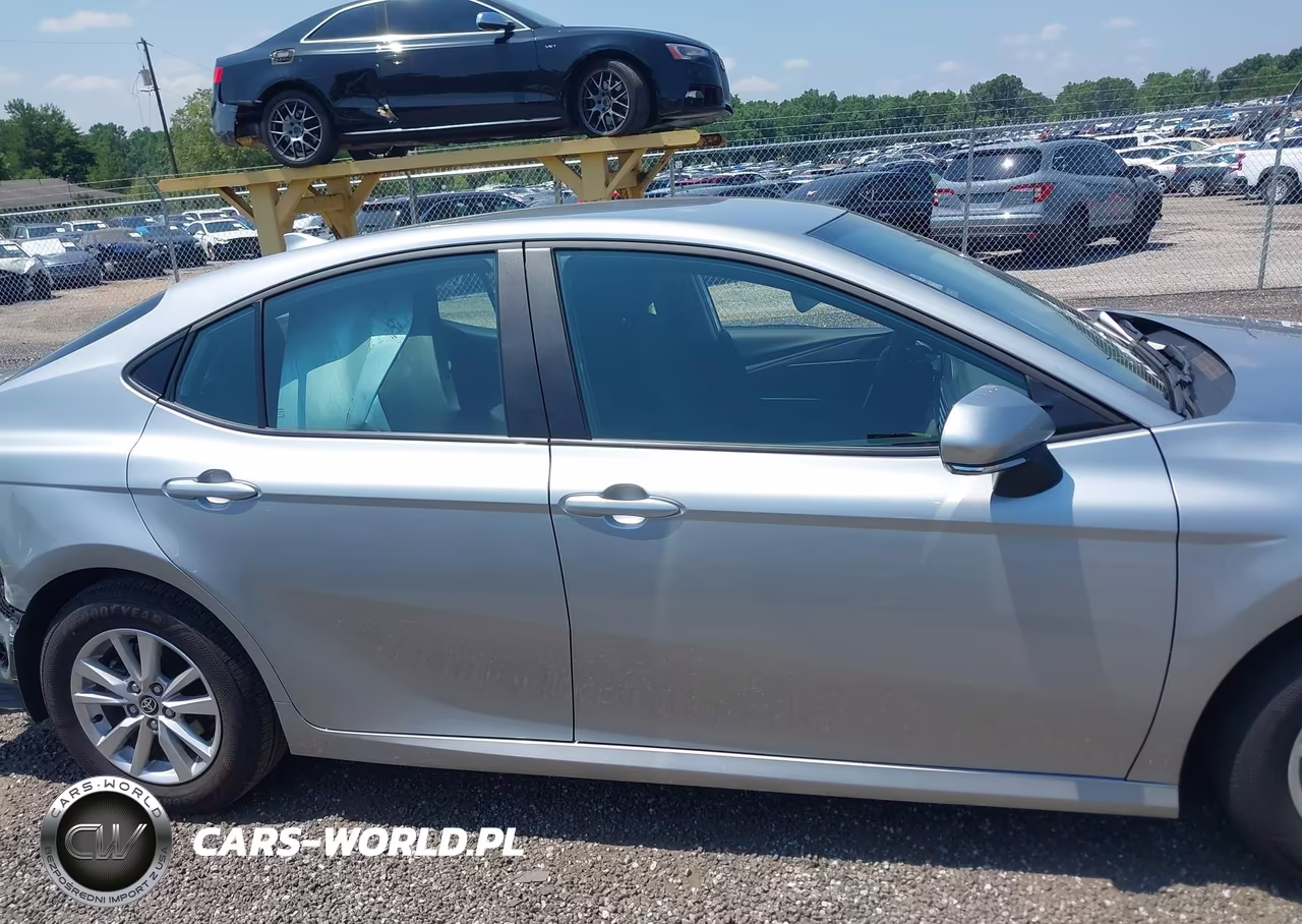 2025 Toyota Camry Le VIN:4T1DAACK4SU106556 - 13